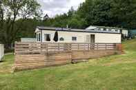 Exterior Family Caravan at Beautiful Three Lochs Park