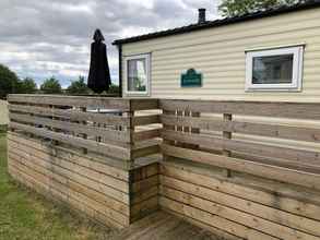 Exterior 4 Family Caravan at Beautiful Three Lochs Park