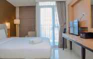 Kamar Tidur 4 Comfy and Modern Studio Apartment at Elpis Residence