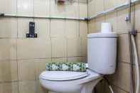 In-room Bathroom Comfortable and Tranquil 2BR Apartment at Green Pramuka