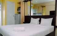 Kamar Tidur 7 Stylish and Convenient Studio Green Pramuka Apartment