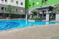 Swimming Pool Stylish and Comfortable Studio Green Pramuka Apartment