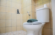 In-room Bathroom 7 Stylish and Comfortable Studio Green Pramuka Apartment