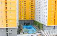 Swimming Pool 6 Stylish and Comfortable Studio Green Pramuka Apartment