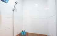 In-room Bathroom 6 Relaxing and Warm 2BR @ Green Pramuka City Apartment