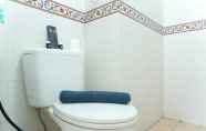 Toilet Kamar 3 Cozy Living 1BR + 1 Apartment at Seasons City