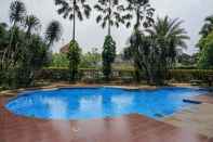 Kolam Renang Cozy Studio Apartment at Puri Park View