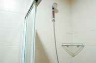 In-room Bathroom Contemporary Style & Family 2BR Apartment Belmont Residence Puri