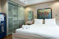 Bedroom Cozy and Modern Studio Apartment at Belmont Residence Puri