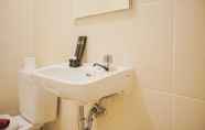 Toilet Kamar 7 Minimalist Studio Apartment at M-Town Residence