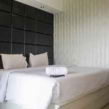 Bedroom 4 Minimalist Studio Apartment at Atria Residences with Pool View