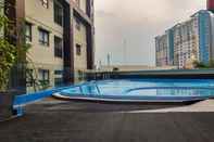 Swimming Pool Compact and Cozy Studio Atria Apartment