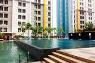 Kolam Renang Minimalist Pool View Low Rise Studio @ Paramount Skyline Apartment