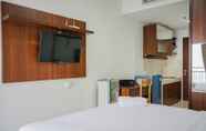 Kamar Tidur 3 Cozy and Functional Studio Apartment at Springwood Residence