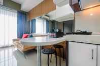 Kamar Tidur Comfy and Minimalist 1BR Apartment at Atria Residence