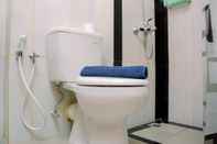 Toilet Kamar Minimalist and Homey 1BR Grand Kamala Lagoon Apartment