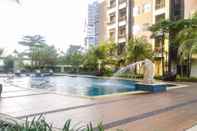 สระว่ายน้ำ Tidy 2BR Apartment at Silkwood Residences near BINUS