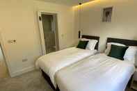 Kamar Tidur Stylish 2 Bed Flat with Parking