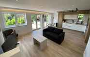 Common Space 2 Stylish 2 Bed Flat with Parking