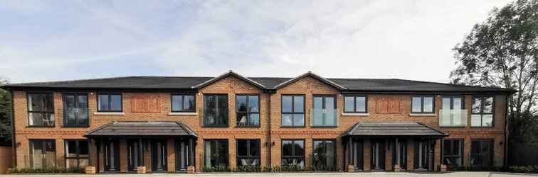 Exterior Stylish 2 Bed Flat with Parking