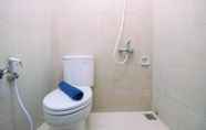 Toilet Kamar 4 Elegant Nifarro Park 2BR Apartment with Best View