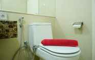 Toilet Kamar 6 Strategic and Exclusive Stay 1BR @ Casa Grande Apartment