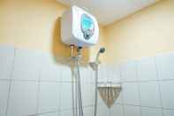 Toilet Kamar Fully Furnished and Cozy Studio Tifolia Apartment