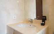 Toilet Kamar 2 Elegant 2BR at The Empyreal Condominium Epicentrum Apartment