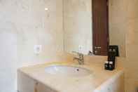 Toilet Kamar Elegant 2BR at The Empyreal Condominium Epicentrum Apartment