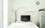 Kamar Tidur 4 Comfy & Clean Studio Apartment at Puri Mas