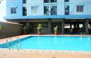 Kolam Renang 2 Simply Minimalist Studio at Green Park View Apartment