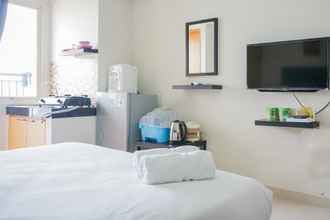Bedroom 4 Simply Minimalist Studio at Green Park View Apartment
