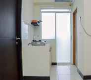 Bilik Tidur 4 Minimalist and Cozy 2BR Apartment at Casablanca East Residence