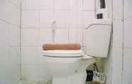 Toilet Kamar 4 Pool View 2BR Apartment at Casablanca East Residences