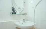 Toilet Kamar 5 Simply Good for 2BR Gajah Mada Mediterania Apartment