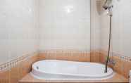 In-room Bathroom 7 Simply 1BR Grand Palace Kemayoran Apartment