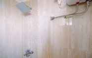 Toilet Kamar 6 Minimalist 2BR Apartment at Green Park View