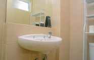 Toilet Kamar 7 Minimalist with City View 2BR Apartment at Casablanca East Residences