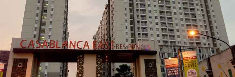 Luar Bangunan Minimalist with City View 2BR Apartment at Casablanca East Residences