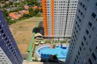 ภายนอกอาคาร Cozy and Stylish Studio Green Pramuka Apartment near Mall