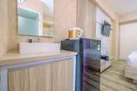 Toilet Kamar Elegant Studio (No Kitchen) Apartment at Green Bay Pluit