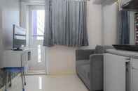 พื้นที่สาธารณะ Comfortable and Clean 2BR Green Pramuka Apartment