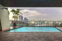 Kolam Renang Exclusive and Modern Studio at Menteng Park Apartment