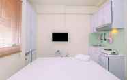 Kamar Tidur 4 Cozy Studio with Direct Access to Mall at Green Pramuka Apartment