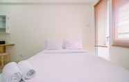 Kamar Tidur 3 Cozy Studio with Direct Access to Mall at Green Pramuka Apartment