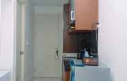 Bilik Tidur 6 Cozy and Minimalist Studio Patraland Urbano Apartment near Bekasi Station