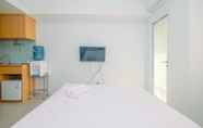 ห้องนอน 5 Modern Studio with City View at Tamansari Mahogany Apartment