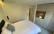 Bedroom 4 Stylish 2 Bed 2 Bath Flat with Garden