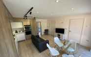 Common Space 6 Stylish 2 Bed 2 Bath Flat with Garden