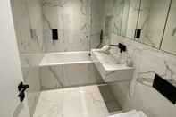 Bilik Mandi dalam Bilik Amazing 2 Bed 2 Bath Flat